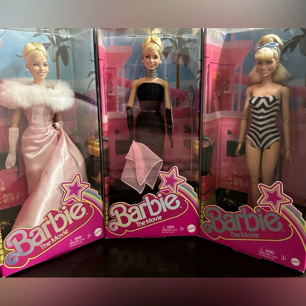 💎 BARBIE THE MOVIE DOLL COLLECTION LOT OF 3 ICONIC DRESS MARGOT ROBBIE 👛💅🏻🎀 - Picture 1 of 11